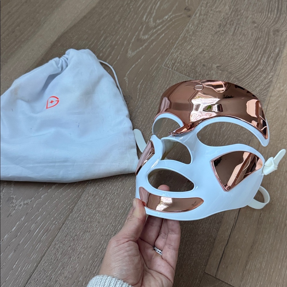 Dr Dennis gross led red light face device